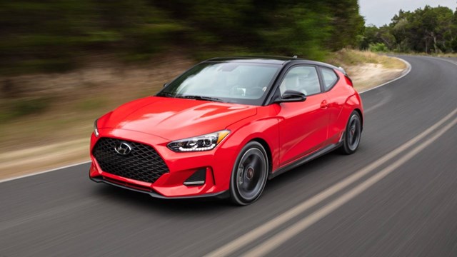 Hyundai Veloster: 46/1.000 trường hợp. Tương tự như tr&ecirc;n nhưng nh&oacute;m t&agrave;i xế n&agrave;y c&ograve;n bị liệt v&agrave;o vị tr&iacute; thứ 6 trong danh s&aacute;ch những người bị phạt chạy qu&aacute; tốc độ nhiều nhất.