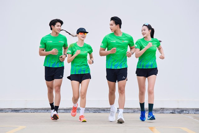 &Aacute;o chạy Coolmate tho&aacute;ng khi, thấm h&uacute;t mồ h&ocirc;i nhanh, mang lại sự thoải m&aacute;i cho runner. &nbsp;