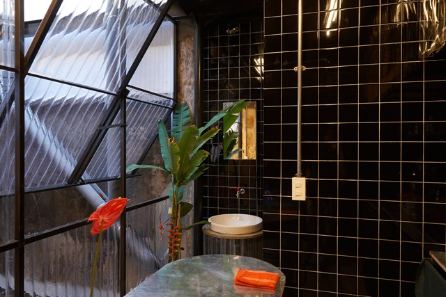 Bảng m&#224;u cuộc sống đường phố cổ điển trong ng&#244;i nh&#224; ở &#39;phố Wall S&#224;i G&#242;n&#39; - Ảnh 1