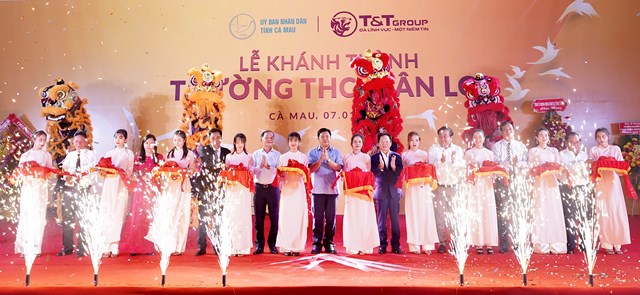 Th&aacute;ng 1/2021,Tập đo&agrave;n T&amp;T Group cũng đ&atilde; hỗ trợ kinh ph&iacute; x&acirc;y dựng trường THCS T&acirc;n Lợi tại x&atilde; Hồ Thị Kỷ, huyện Thới B&igrave;nh (C&agrave; Mau) với tổng mức đầu tư 23 tỷ đ&ocirc;ng.