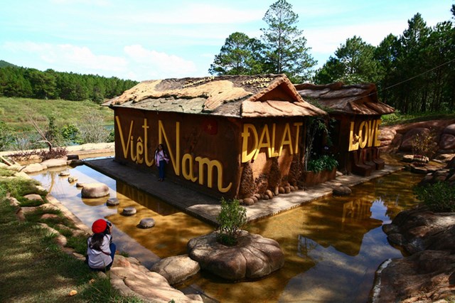 Ng&#244;i nh&#224; đất đỏ bazan độc đ&#225;o nhất Việt Nam - Ảnh 1