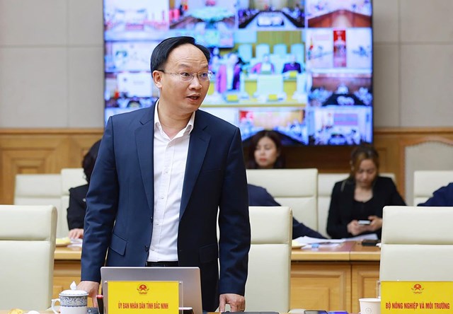 Ông Phạm Văn Thịnh, Phó Chủ tịch UBND tỉnh Bắc Ninh phát biểu ý kiến tại điểm cầu Trung ương. Ông Phạm Văn Thịnh, Phó Chủ tịch UBND tỉnh Bắc Ninh phát biểu ý kiến tại điểm cầu Trung ương.