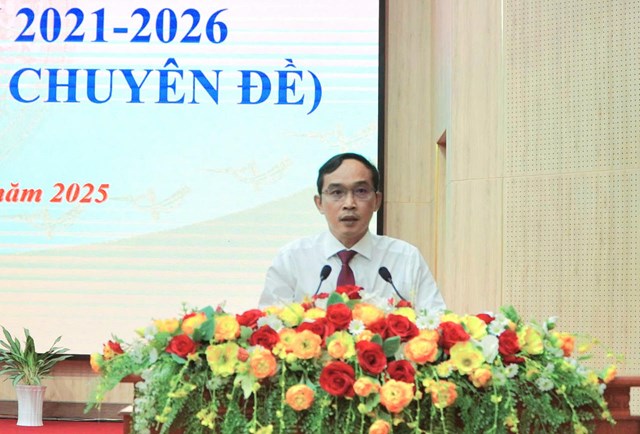 &Ocirc;ng Nguyễn Như Anh, Gi&aacute;m đốc Sở Nội vụ tỉnh An Giang ph&aacute;t biểu tại kỳ họp.