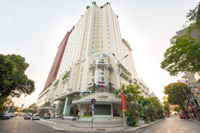 Nhiều kh&aacute;ch sạn 5 sao ở TP HCM đang giảm gi&aacute;, khuyến mại "khủng" để k&iacute;ch cầu du lịch dịp cuối năm.