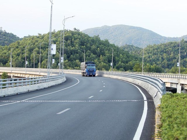 Trong bối cảnh nhu cầu vốn&nbsp;đầu tư&nbsp;ph&aacute;t triển kết cấu hạ tầng ng&agrave;y c&agrave;ng lớn, th&igrave; việc đẩy nhanh tiến độ, ấn định phương &aacute;n đầu tư c&aacute;c&nbsp;dự &aacute;n&nbsp;PPP sẽ g&oacute;p phần giảm g&aacute;nh nặng cho ng&acirc;n s&aacute;ch nh&agrave; nước.