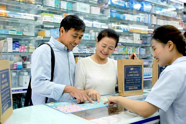 Theo chuy&ecirc;n gia, người d&acirc;n n&ecirc;n chọn mua thực phẩm chức năng tại nh&agrave; thuốc uy t&iacute;n, minh bạch th&ocirc;ng tin sản phẩm, c&oacute; thể truy xuất nguồn gốc sản phẩm.&nbsp; &nbsp;