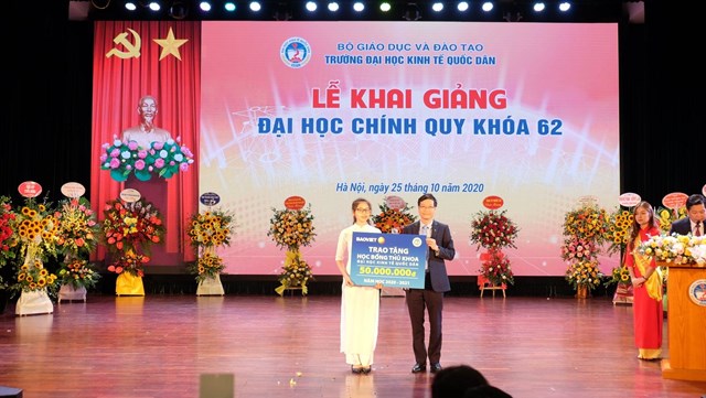 Học bổng “Bảo Việt - Niềm tin thắp s&#225;ng tương lai” đồng h&#224;nh c&#249;ng sinh vi&#234;n Đại học Kinh tế Quốc d&#226;n năm thứ 6 - Ảnh 2