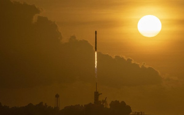 Đ&#227; c&#243; gi&#225; dịch vụ internet vũ trụ Starlink của Elon Musk: 99 USD/th&#225;ng, tốc độ tối đa 150Mb/s nhưng phải mua k&#232;m bộ kit gi&#225; 499 USD - Ảnh 1