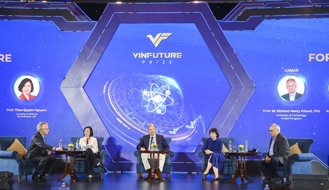Tọa đ&agrave;m Khoa học v&igrave; Cuộc sống do Quỹ VinFuture tổ chức h&agrave;ng năm thảo luận về những chủ đề quan trọng trong xu hướng ph&aacute;t triển c&ocirc;ng nghệ thế giới. Ảnh: VFP &nbsp;