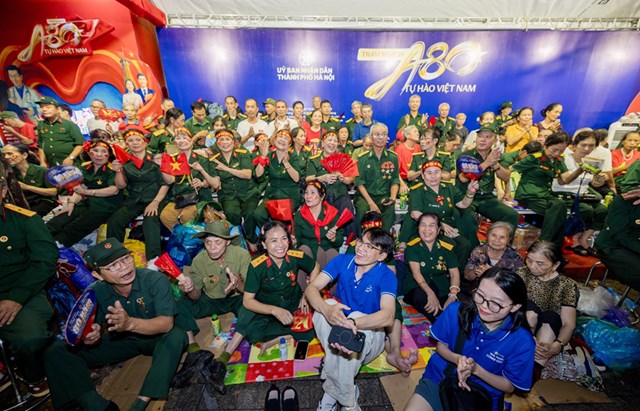 Long Ch&acirc;u vinh dự đồng h&agrave;nh c&ugrave;ng sự kiện &ldquo;A80 - Tự h&agrave;o Việt Nam&rdquo;.