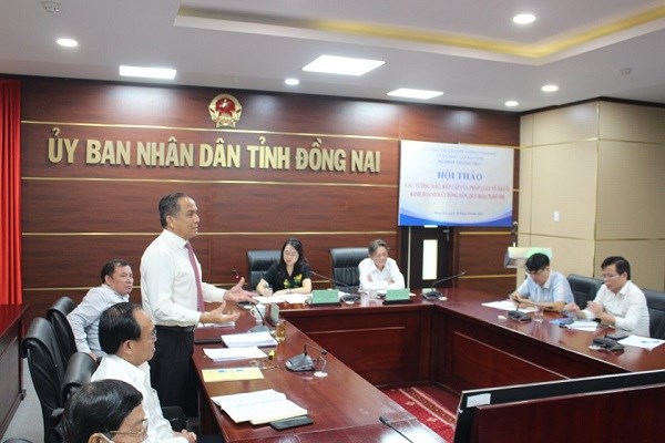 &Ocirc;ng L&ecirc; Ho&agrave;ng Ch&acirc;u, Chủ tịch Hiệp hội Bất động sản TP. Hồ Ch&iacute; Minh tr&igrave;nh b&agrave;y tham luận.