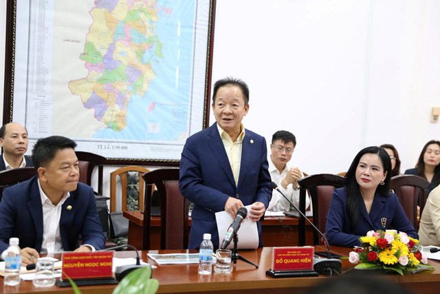 Chủ tịch Điều h&agrave;nh Tập đo&agrave;n T&amp;T Group Đỗ Quang Hiển ph&aacute;t biểu tại buổi l&agrave;m việc &nbsp;
