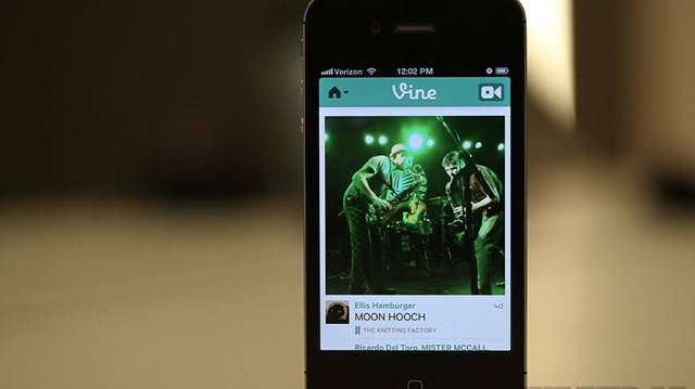 Mở m&agrave;n tr&agrave;o lưu video ngắn nhưng Vine nhanh ch&oacute;ng tụt lại do quản l&yacute; yếu k&eacute;m từ ban l&atilde;nh đạo cũ của Twitter.