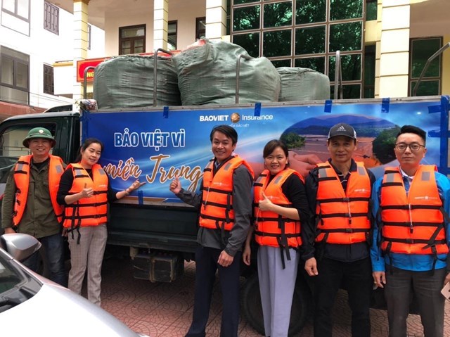 Bảo Việt ủng hộ gần 3 tỷ đồng hỗ trợ c&#225;c tỉnh miền Trung khắc phục hậu quả b&#227;o lũ - Ảnh 1