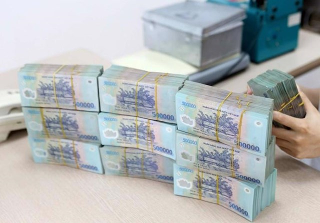 C&#225;c ng&#226;n h&#224;ng li&#234;n tục tăng mạnh l&#227;i suất tiền gửi, c&#243; nơi l&#234;n đến 11%/năm - Ảnh 1