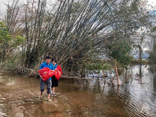 Hoạt động hỗ trợ cộng đồng lần n&agrave;y mang &yacute; nghĩa đặc biệt hơn khi c&oacute; sự chung tay đ&oacute;ng g&oacute;p của c&aacute;c c&aacute;n bộ nh&acirc;n vi&ecirc;n Tập đo&agrave;n Novaland.