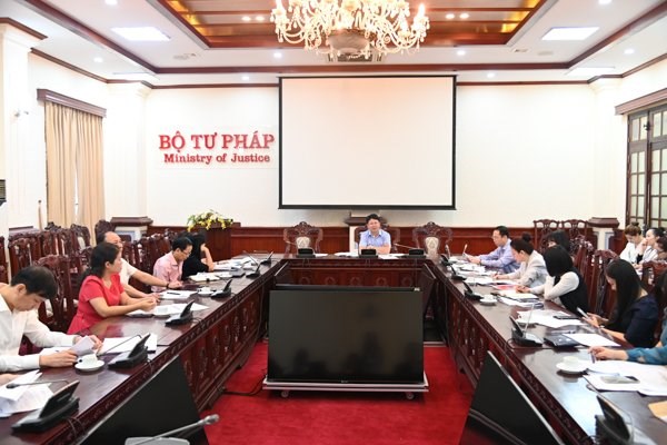 To&agrave;n cảnh phi&ecirc;n họp do Thứ trưởng Bộ Tư ph&aacute;p Nguyễn Thanh Tịnh chủ tr&igrave;