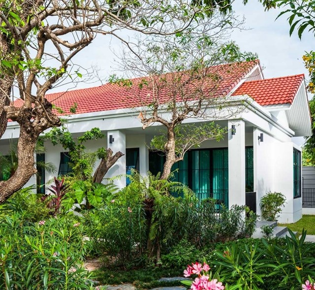 Vườn c&acirc;y xanh c&ograve;n gi&uacute;p gia chủ c&oacute; cảm gi&aacute;c b&igrave;nh y&ecirc;n, nhẹ nh&agrave;ng.

Căn bếp l&agrave; nơi được chủ nh&acirc;n ch&uacute; t&acirc;m nhất đầy sự tinh tế v&agrave; hiện đại.