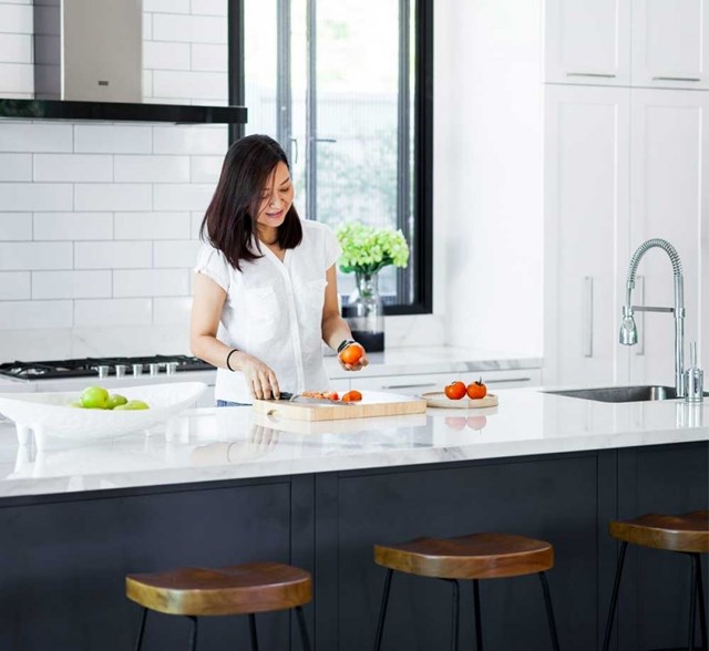 Ng&#244;i nh&#224; m&#224;u trắng thanh lịch mang lại cảm gi&#225;c ấm &#225;p cho chủ nh&#226;n - Ảnh 1