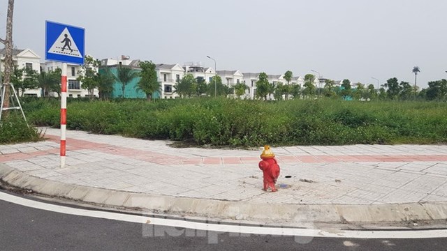 Khu đất TT3 c&oacute; vị tr&iacute; đẹp với việc đ&atilde; được UBND quận Long Bi&ecirc;n chi h&agrave;ng tỷ đồng để GPMB, đầu tư đồng bộ c&aacute;c hạng mục hạ tầng kỹ thuật. Ảnh: Đ&igrave;nh Phong.