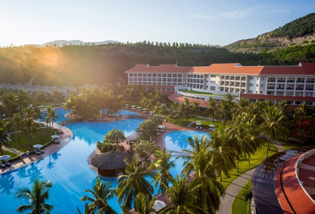 Ho&agrave; m&igrave;nh v&agrave;o khung cảnh y&ecirc;n b&igrave;nh mỗi s&aacute;ng tại Vinpearl Nha Trang Resort