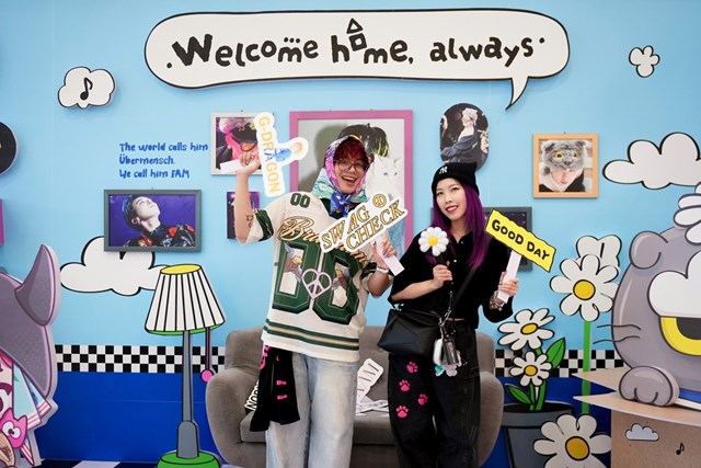 Fan đổ về Ocean City check in G-DRAGON 2025 WORLD TOUR [&#220;bermensch] IN HANOI, h&#225;o hức chờ concert lịch sử - Ảnh 4