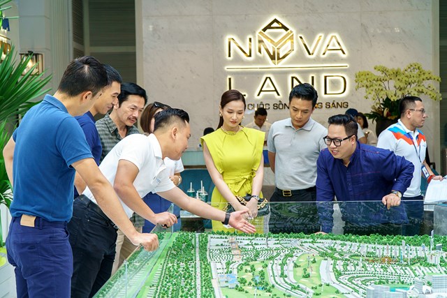 Đầu tư bất động sản l&agrave; đam m&ecirc; v&agrave; cũng l&agrave; c&aacute;ch nữ diễn vi&ecirc;n x&acirc;y dựng khoản t&iacute;ch lũy ri&ecirc;ng.
