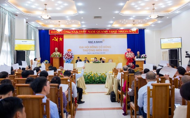 Ph&oacute; Tổng Gi&aacute;m đốc Chu Nguy&ecirc;n B&igrave;nh điều h&agrave;nh Đại hội