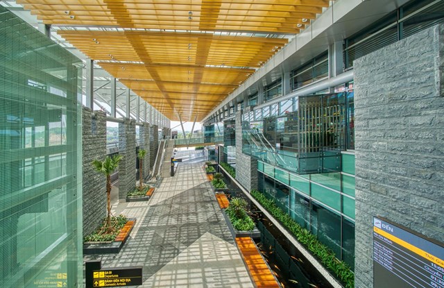 S&acirc;n bay V&acirc;n Đồn được thiết kế với nhiều mảng xanh th&acirc;n thiện