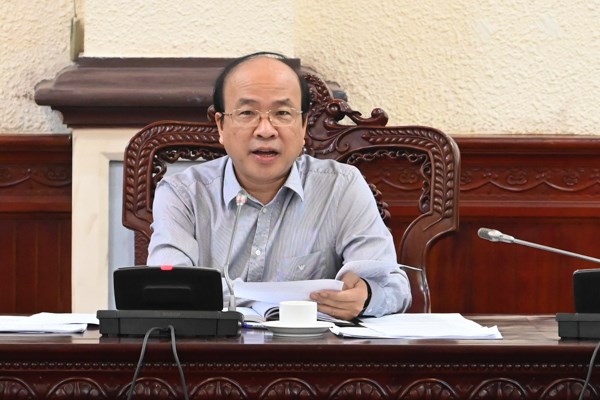 Thứ trưởng Phan Ch&iacute; Hiếu ph&aacute;t biểu kết luận phi&ecirc;n họp.