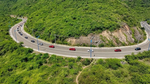 Với việc tổ chức th&agrave;nh c&ocirc;ng "Wonder Trip 2023 - Anh em VinFast 3 miền", Cộng đồng VinFast To&agrave;n cầu (vinfast.vn) tiếp tục khẳng định vị thế của một cộng đồng người d&ugrave;ng văn minh v&agrave; gắn kết, l&agrave; cầu nối hữu &iacute;ch giữa chủ xe v&agrave; h&atilde;ng xe.