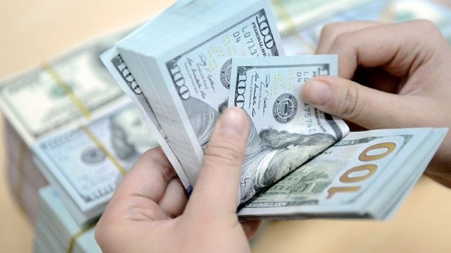 Nhiều ng&#226;n h&#224;ng lớn tiếp tục n&#226;ng mạnh gi&#225; mua USD - Ảnh 1