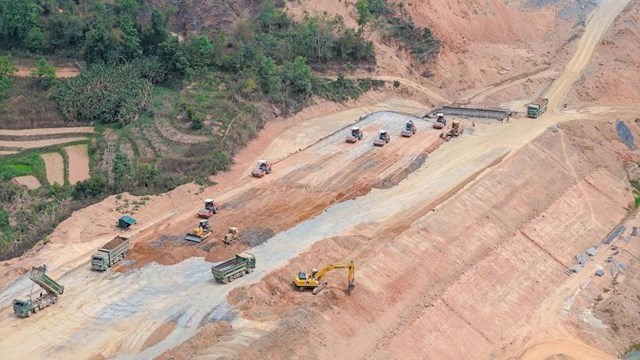Dự án cao tốc Hữu Nghị - Chi Lăng dự kiến, đến ngày 19/12 sẽ thông xe 54/61km. Ảnh: Đèo Cả