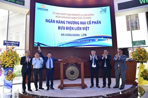 Lễ ni&ecirc;m yết của ng&acirc;n h&agrave;ng LienVietPostBank.