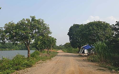 Khu đất được quảng c&aacute;o với t&ecirc;n gọi dự &aacute;n Golden Lake Ho&agrave; Lạc.