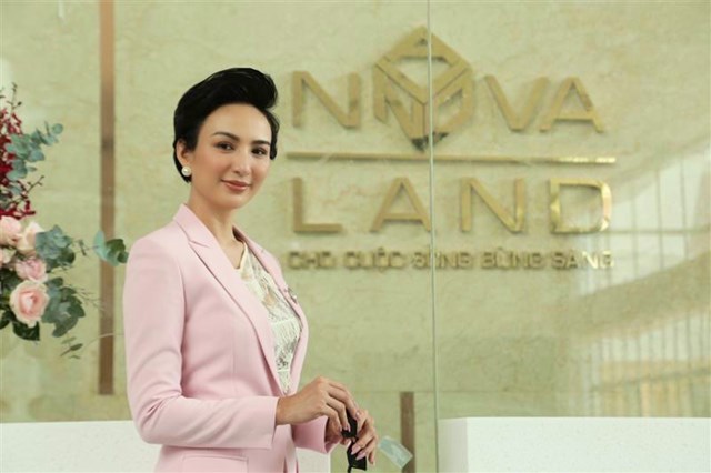 Hoa h&acirc;̣u Ngọc Di&ecirc;̃m tham quan Novaland Gallery 2Bis Nguy&ecirc;̃n Thị Minh Khai, Qu&acirc;̣n 1. &nbsp;