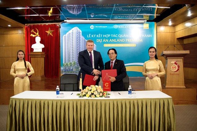 Lễ k&yacute; kết vận h&agrave;nh dựa &aacute;n Anland Premium giừa Tập đo&agrave;n Nam Cường v&agrave; Savills