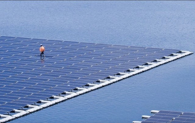 Trang trại điện mặt trời nổi mới được kh&aacute;nh th&agrave;nh ở Indonesia v&agrave;o ng&agrave;y 9/11. Ảnh: Renewablesnow &nbsp;