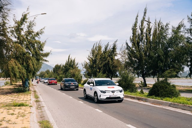 Chủ xe VF 8: &#39;Gi&#225; lăn b&#225;nh chỉ 1 tỷ đồng, để c&#243; trải nghiệm tương đương xe xăng 5 tỷ đồng&#39; - Ảnh 2