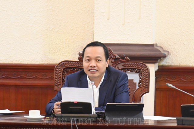 Thứ trưởng Trần Tiến Dũng ph&aacute;t biểu kết luận phi&ecirc;n họp.