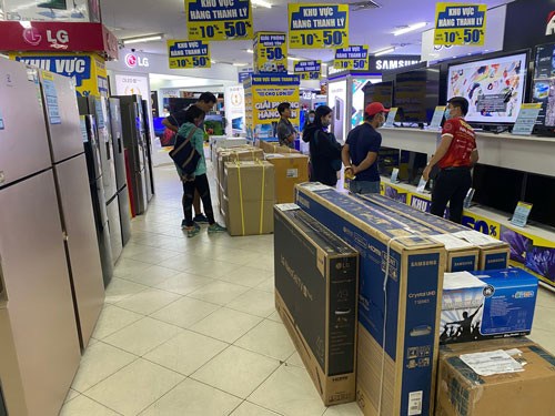 H&agrave;ng điện m&aacute;y được giảm gi&aacute; mạnh với hy vọng k&iacute;ch th&iacute;ch sức mua&nbsp;