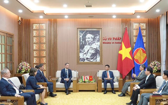 To&agrave;n cảnh buổi tiếp.