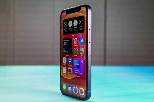 iPhone 12 mini lỗi m&#224;n h&#236;nh, bị ch&#234; pin k&#233;m - Ảnh 2