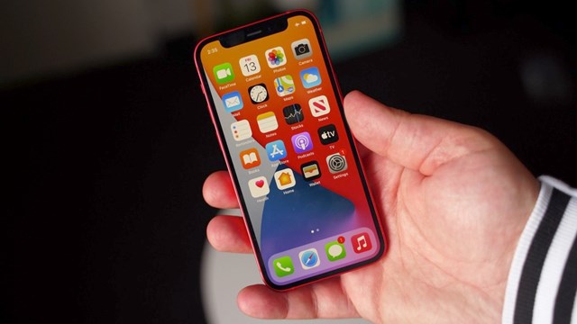 iPhone 12 mini lỗi m&#224;n h&#236;nh, bị ch&#234; pin k&#233;m - Ảnh 1