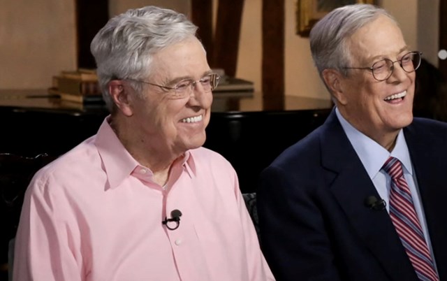 Hai anh em tỷ ph&uacute; Charles Koch v&agrave; David Koch.