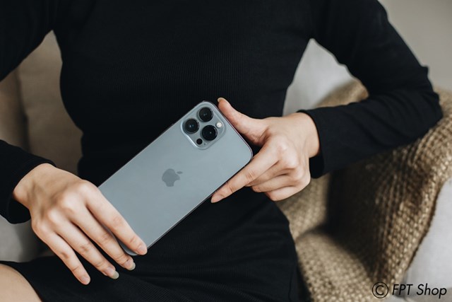 Doanh thu thị trường Apple Việt Nam giữa đại dịch Covid-19: cửa h&#224;ng ch&#237;nh h&#227;ng đ&#225;nh bật h&#224;ng x&#225;ch tay với ước t&#237;nh 1,5 tỷ USD - Ảnh 1
