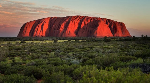 N&uacute;i đ&aacute; Uluru