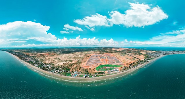 C&aacute;c biệt thự tại NovaHills Mui Ne Resort &amp; Villas mang hơi thở của biển cả được x&acirc;y dựng theo m&ocirc; h&igrave;nh biệt thự đơn lập &ldquo;tựa sơn, hướng thủy&rdquo;, ngay trong vịnh Mũi N&eacute;.