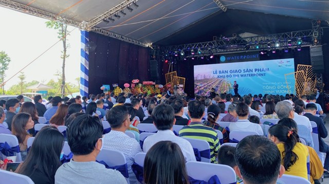Lễ b&agrave;n giao sản phẩm đầu ti&ecirc;n thuộc 165ha giai đoạn 1 của khu đ&ocirc; thị Waterpoint tổng 355ha