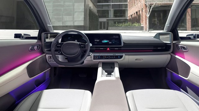 Khoang l&aacute;i IONIQ 6 mang nhiều điểm tương đồng với sản phẩm tiền nhiệm IONIQ 5.